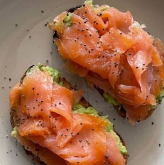 Брускетта с лососем