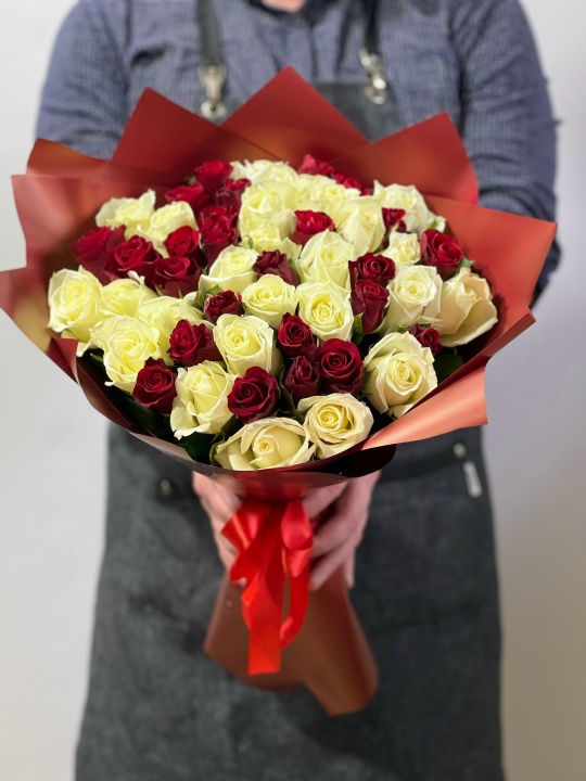Букет 51 Роза (Красная и Белая)
