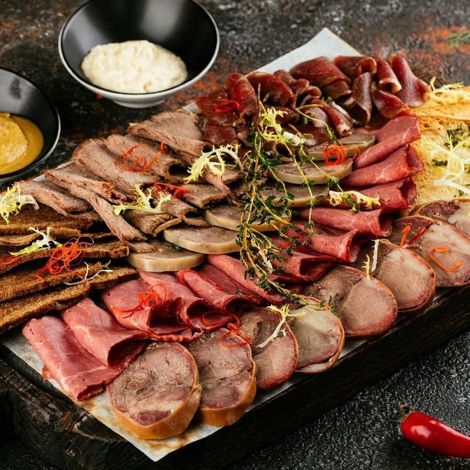 Мясное ассорти с горчичным шеф-соусом