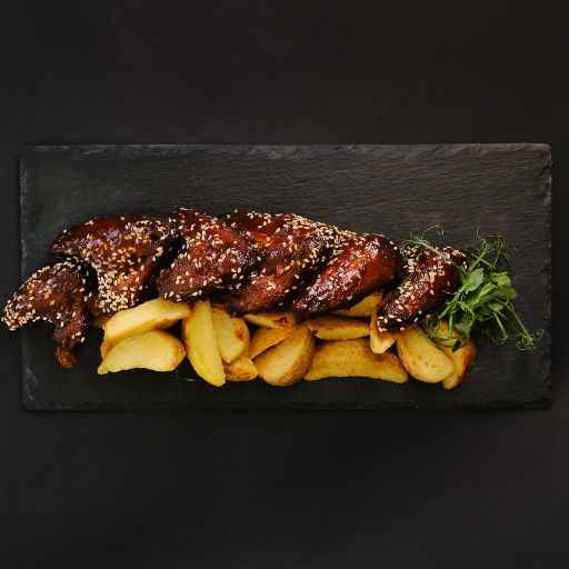 Куриные крылышки в соусе BBQ +картофель