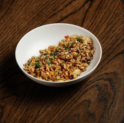 Жареный рис с курицей