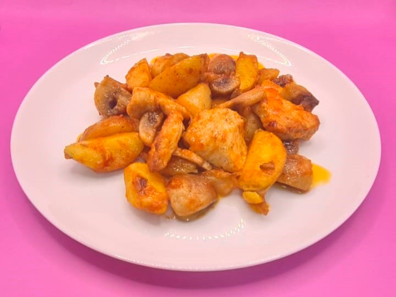 Картофель с курицей в остром соусе