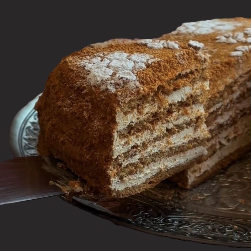 Кусок "Медовика"