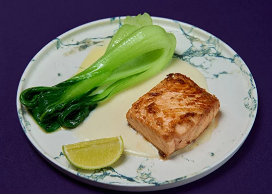 Лосось со шпинатом