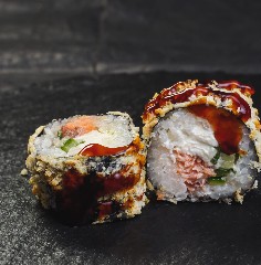 Жареный ролл с лососем (8 шт.)