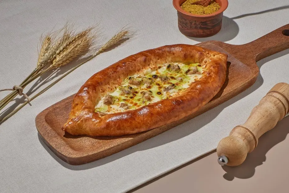 Хачапури лодочка с курочкой и чкмерули