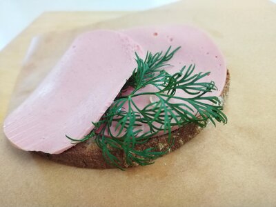 Бутерброд с колбасой от бабули