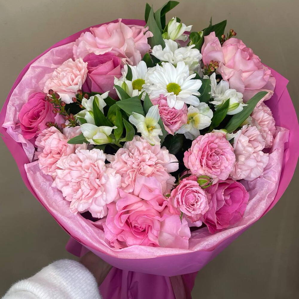 Нежный букет с розами