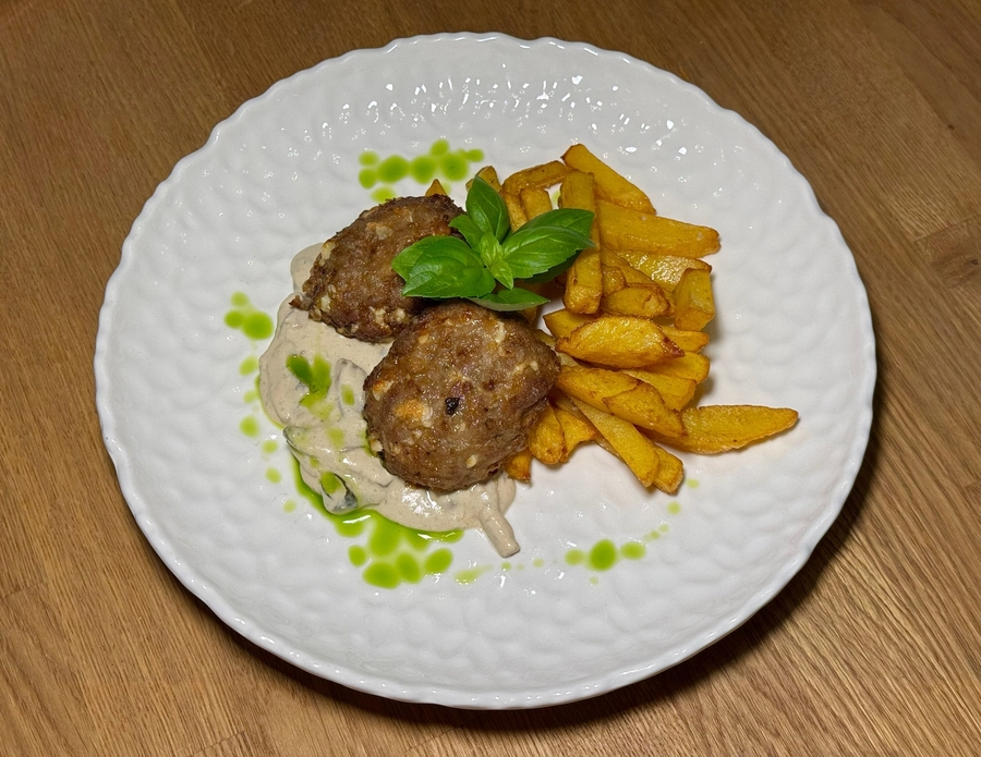 Жареная картошечка с котлетами говядина/грибы