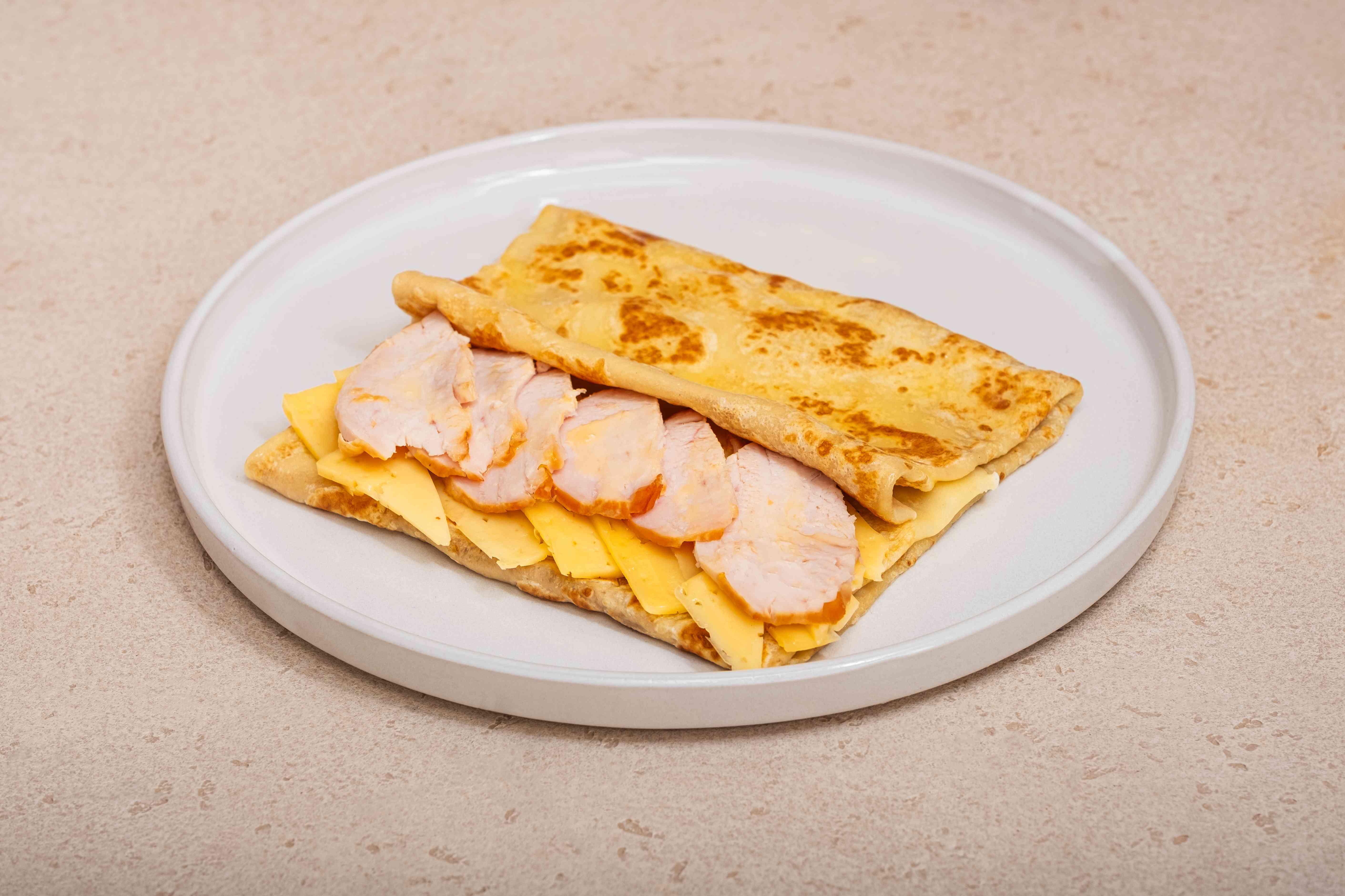 Блин с курочкой в сырном соусе