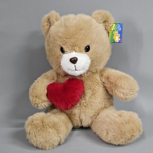Мишка с красным сердцем