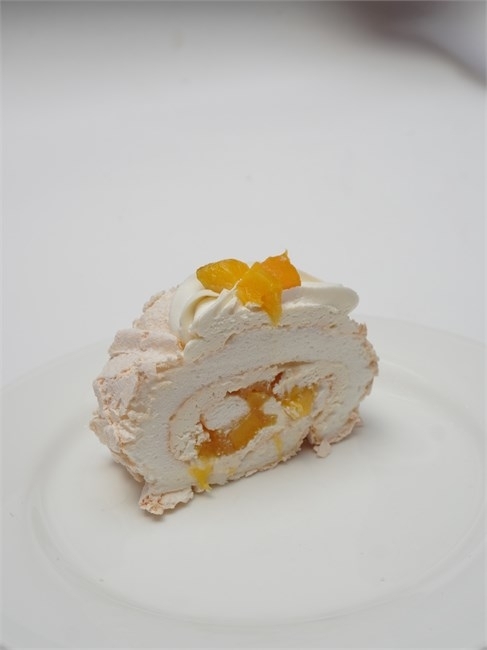 Рулет "Меренговый с манго"