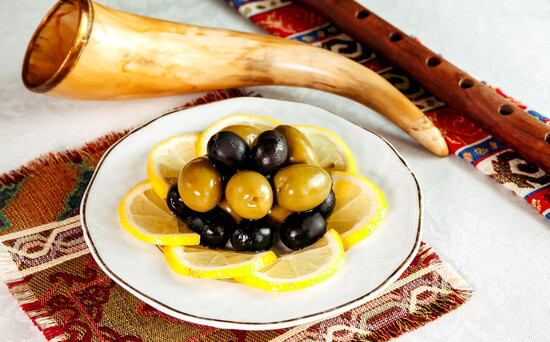 Оливки, маслины с лимоном