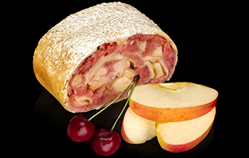 Штрудель яблочный с вишней
