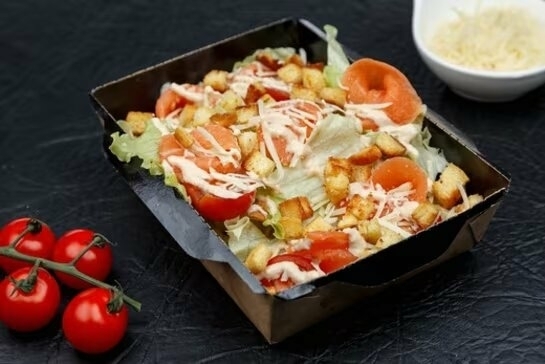 Цезарь с копчёной сёмгой