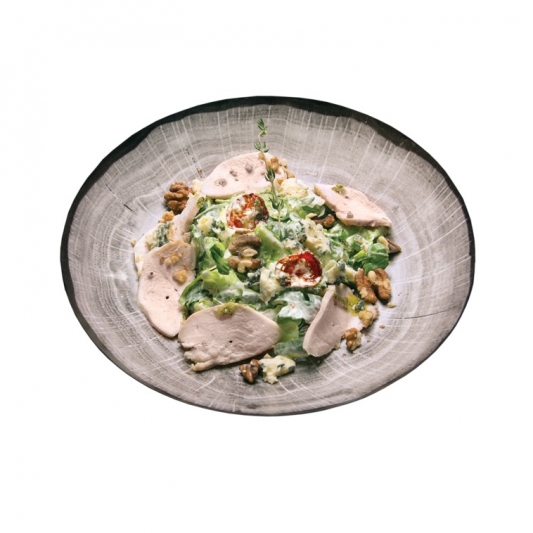 Салат с курочкой, голубым сыром, орехами