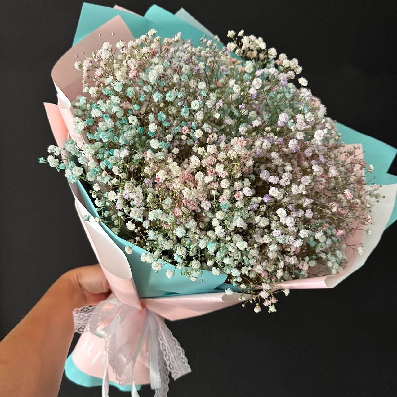 Букет из разноцветной гипсофилы