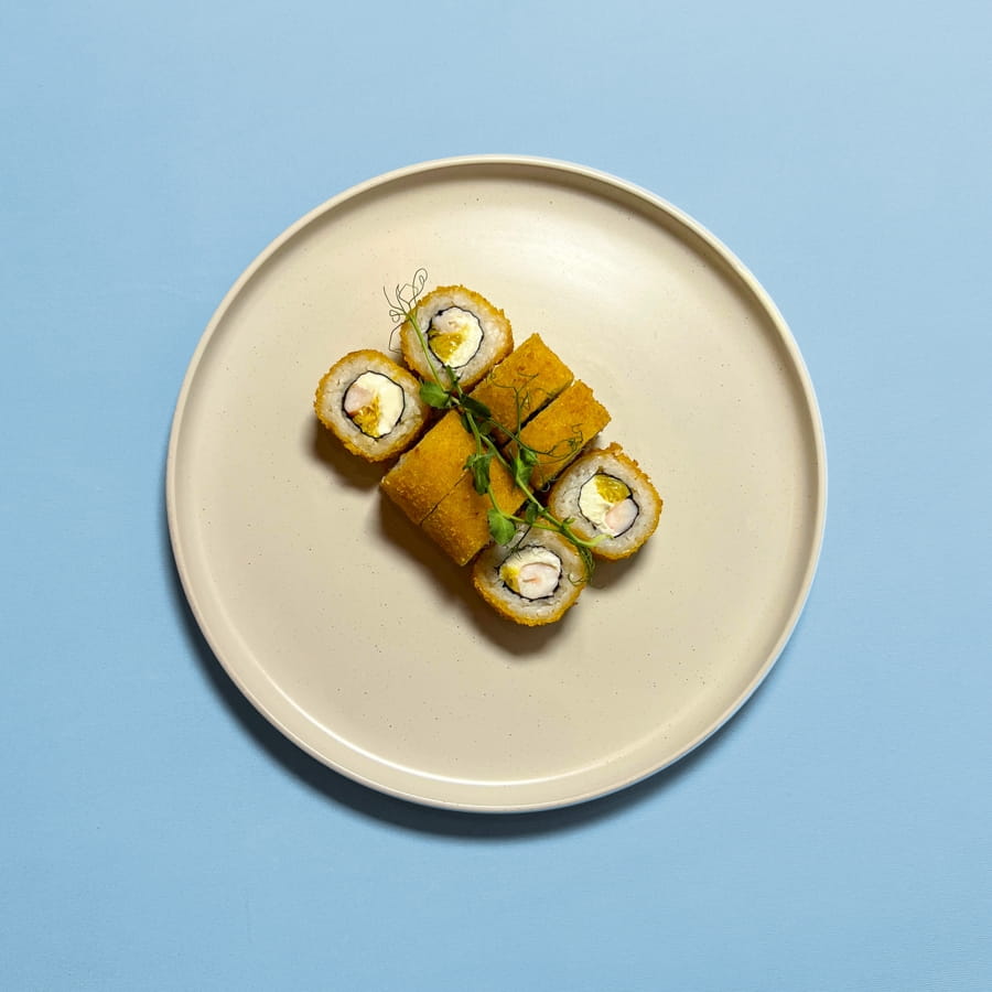 Жареный ролл с креветкой