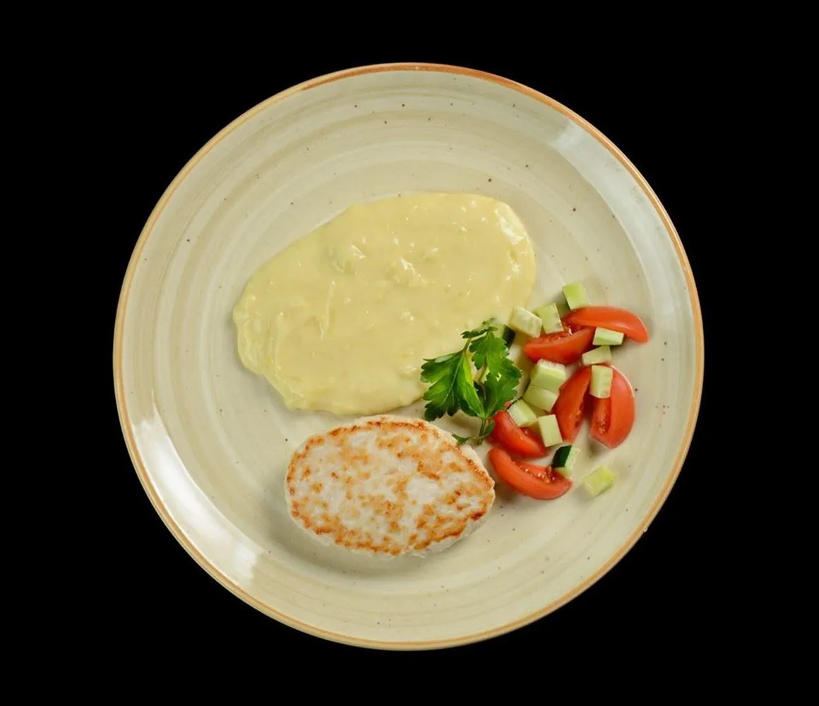 Куриные котлеты с кортофельным пюре