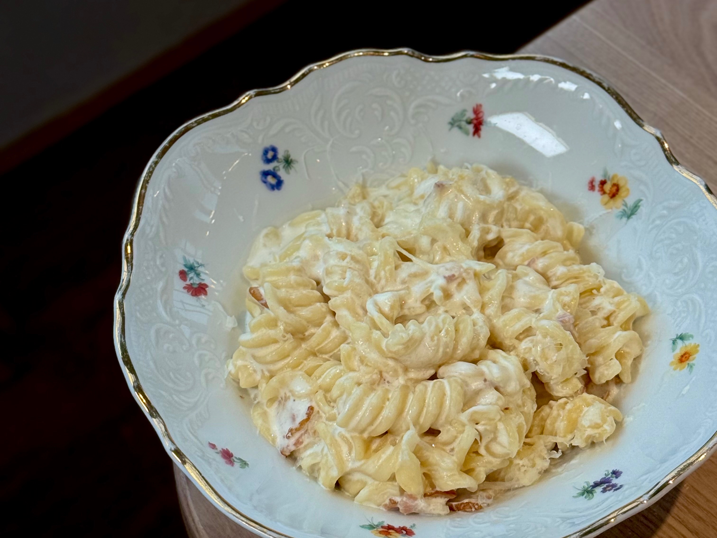 Макароны с беконом в сливочном соусе