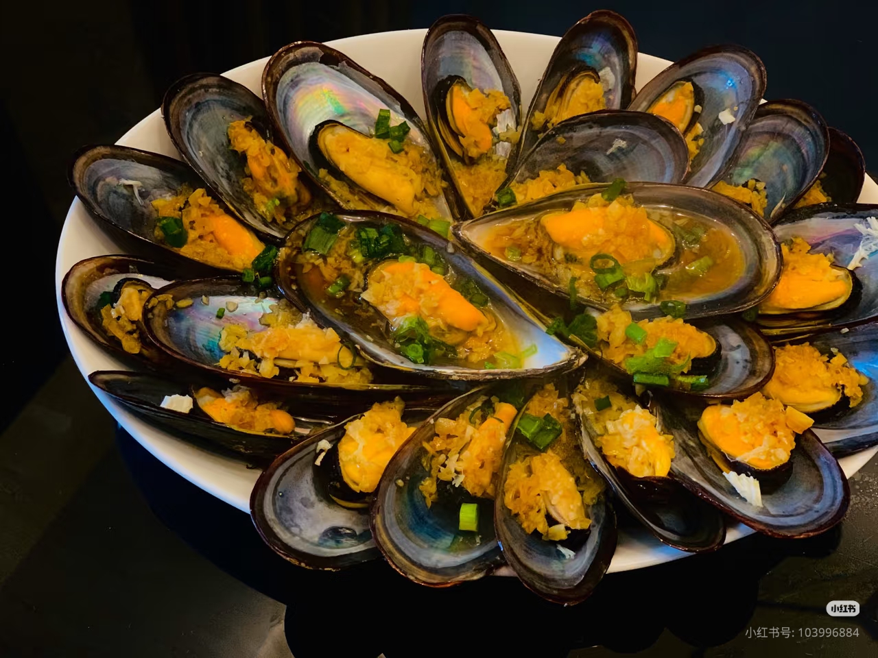 H-9 蒜蓉海虹 Мидии с чесноком на пару. ( 6 шт)