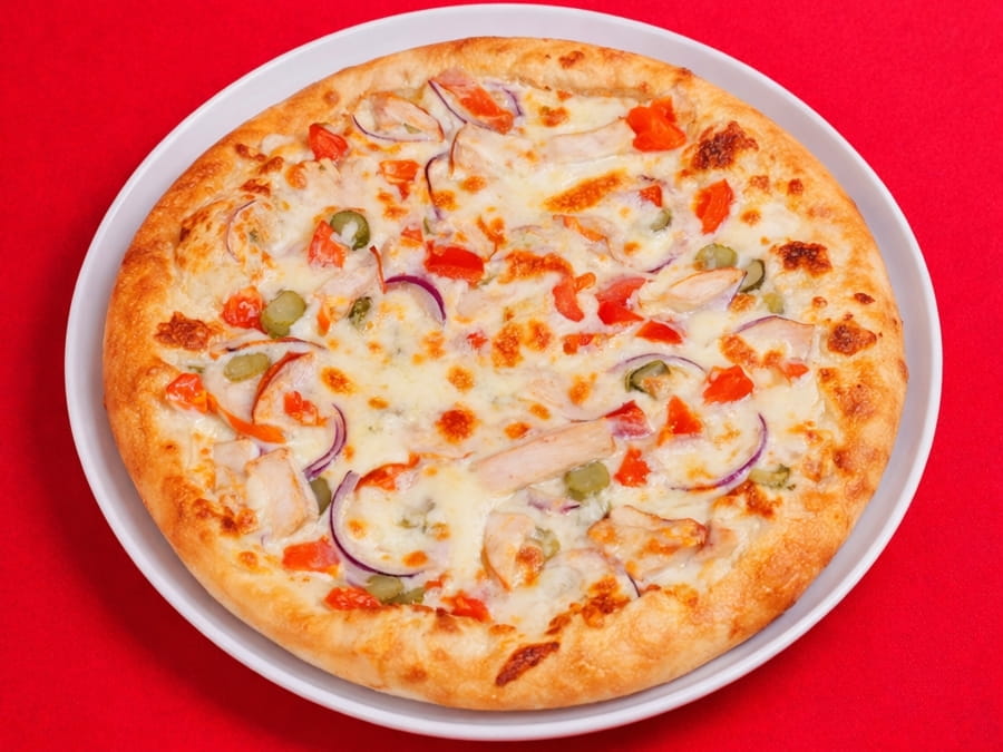 Пицца с копченой курицей