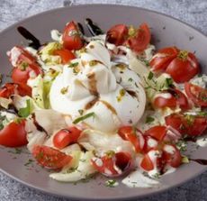 Буррата с помидорами черри