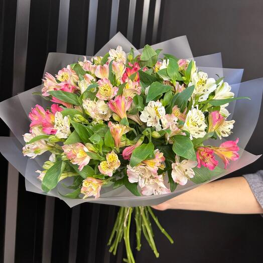 Букет из 19 альстрамерий