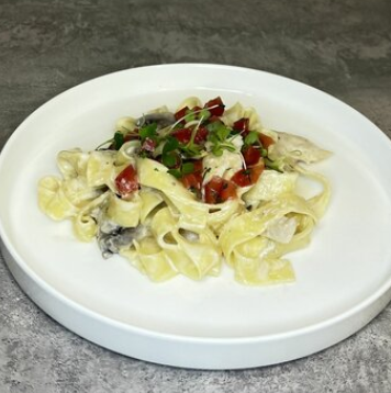 Паста с курицей и грибами