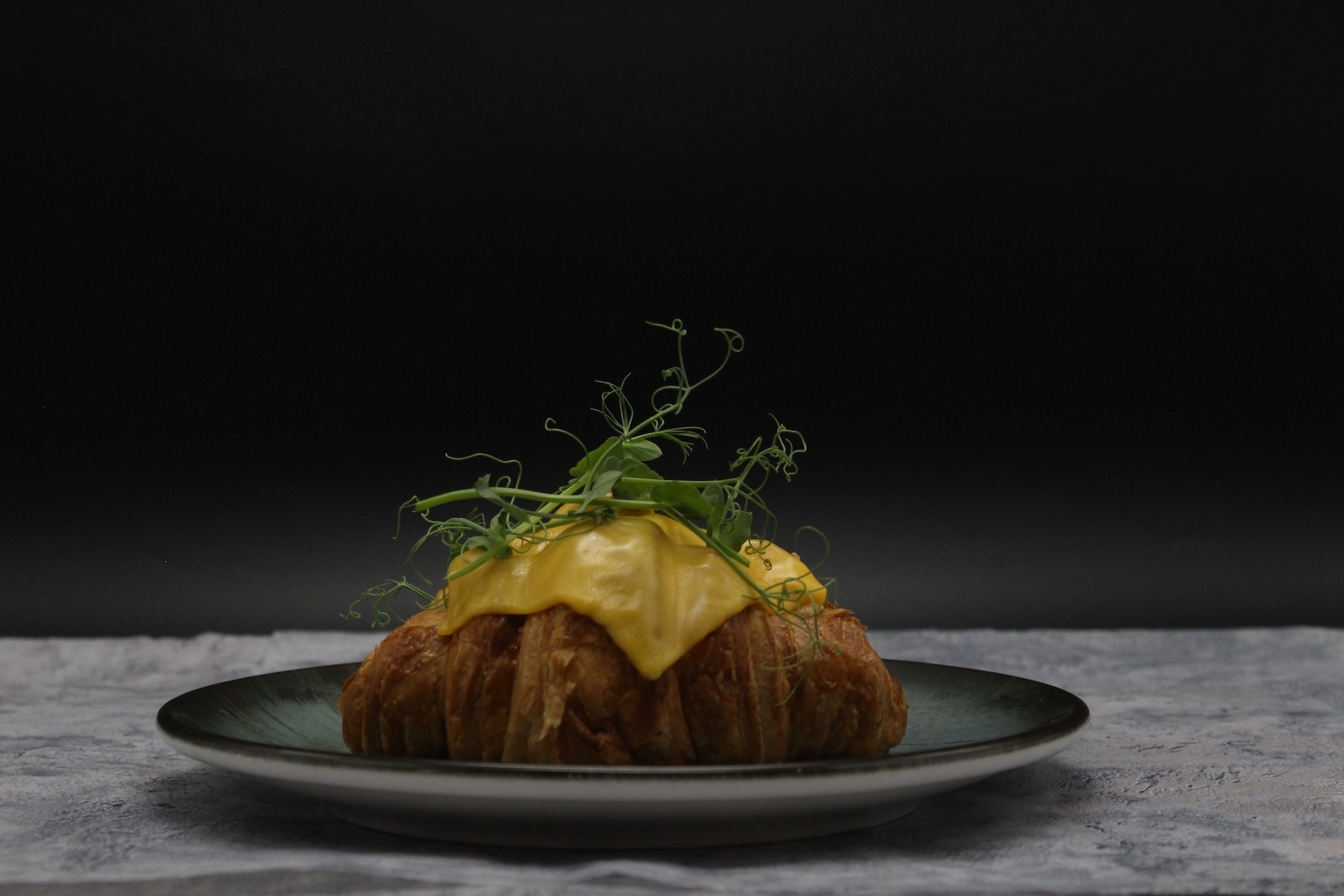 Круассан сырный с цыпленком