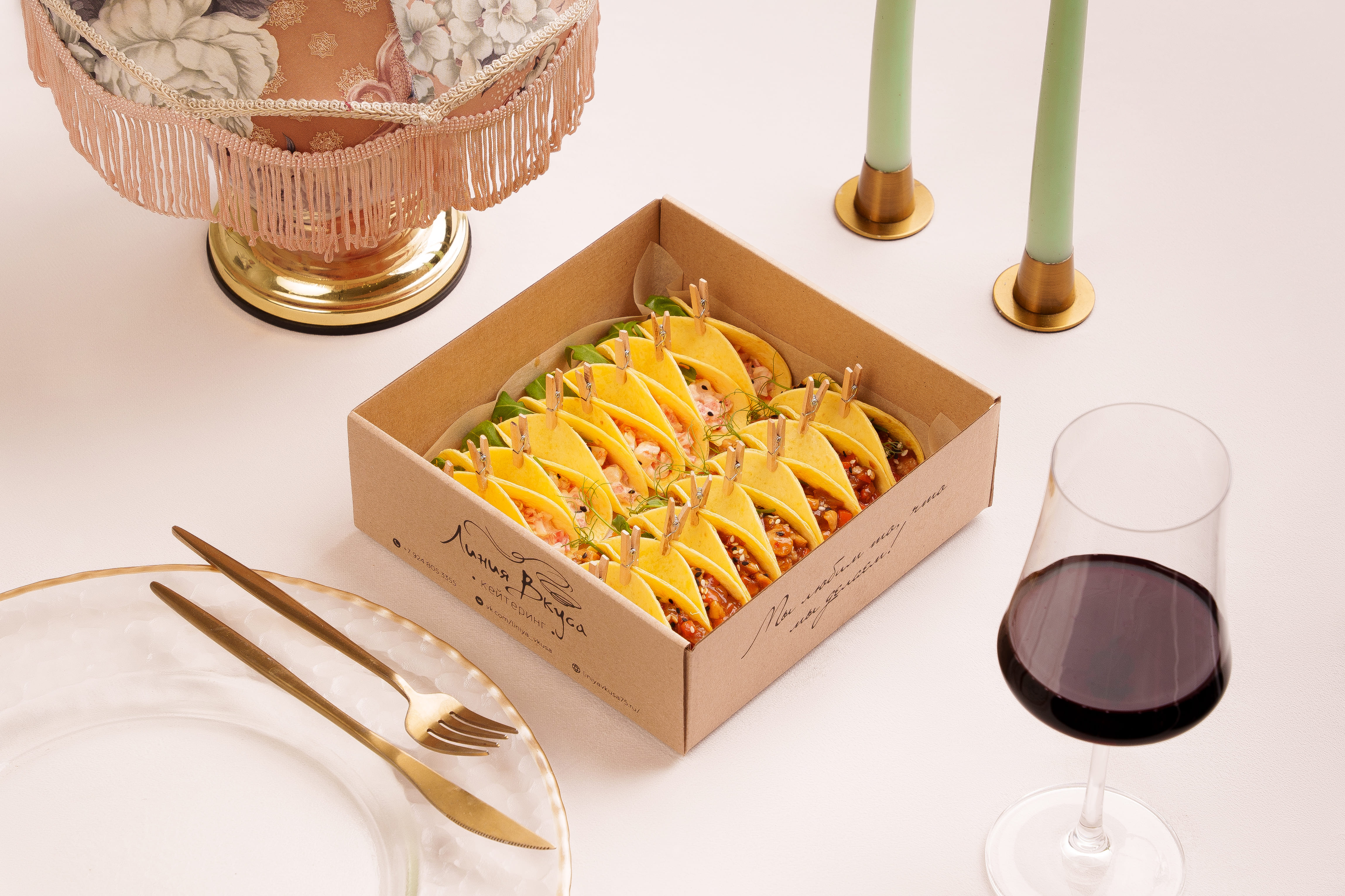 Бокс азиатских тако с креветками и с курицей