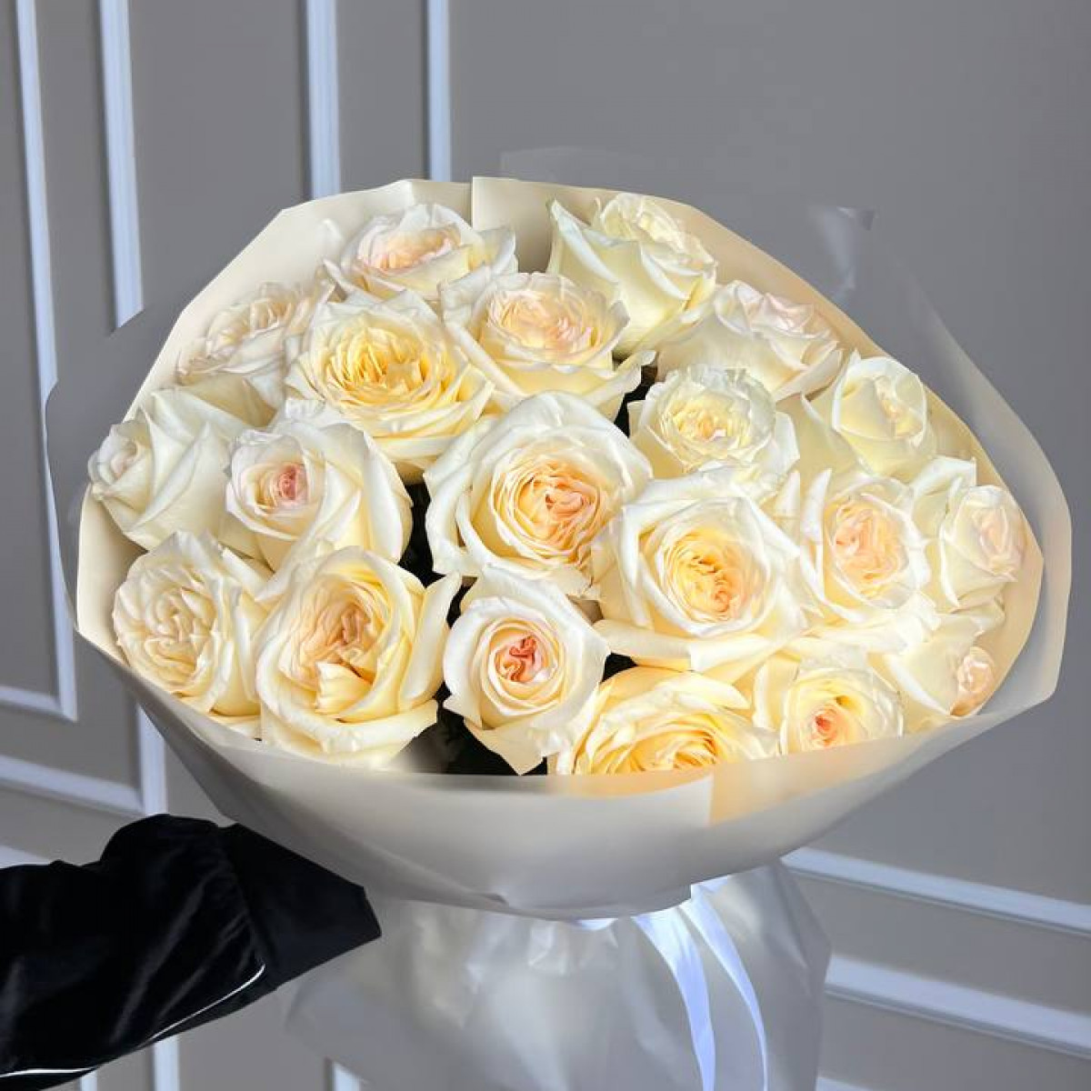 Моно букет из 25 роз 10 (предзаказ)