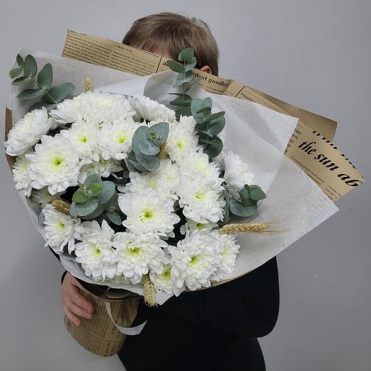 Букет из белой хризантемы и колосья с эвкалиптом