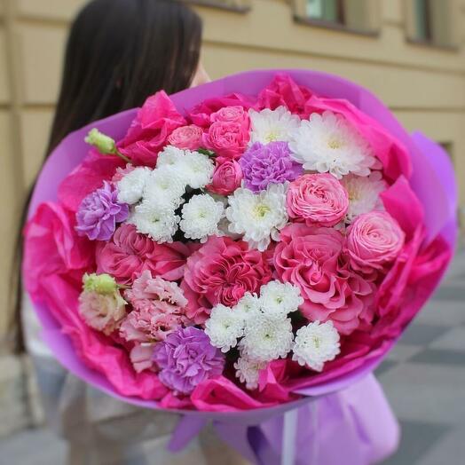 Игра красок,букет с хризантемой и пионовидной розой 