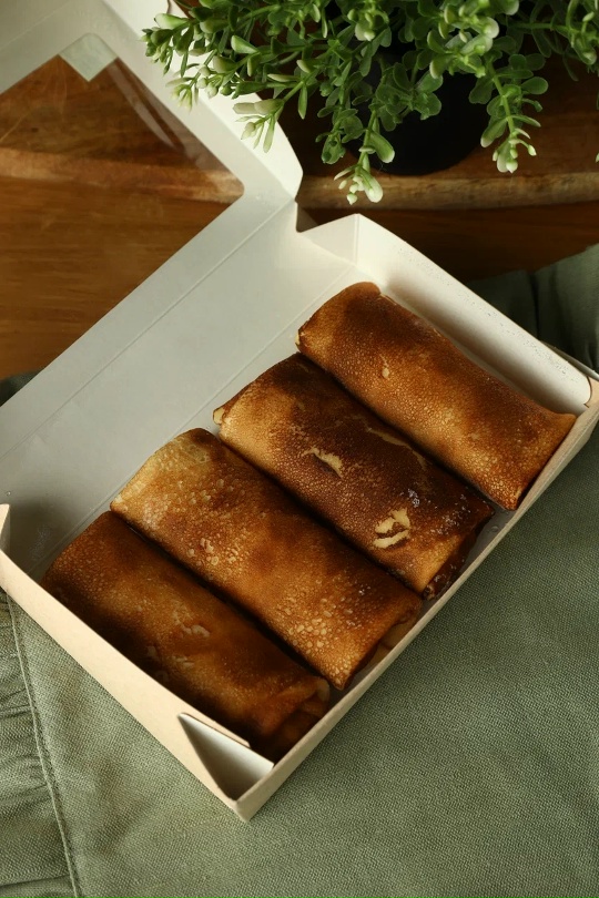 Блинчики с творогом, грушей и клюквой