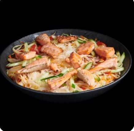 Wok фунчоза с лососем