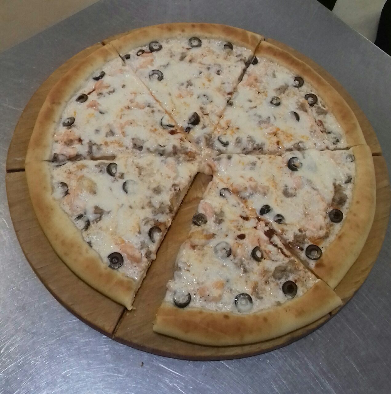 С тунцом и лососем 40 см