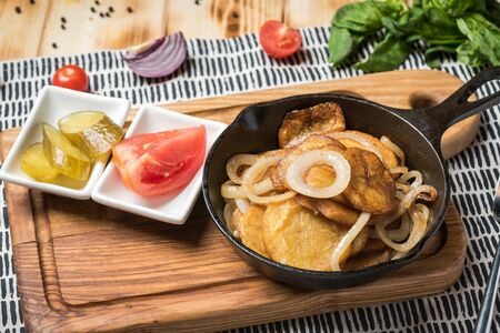 Картофель жареный с луком