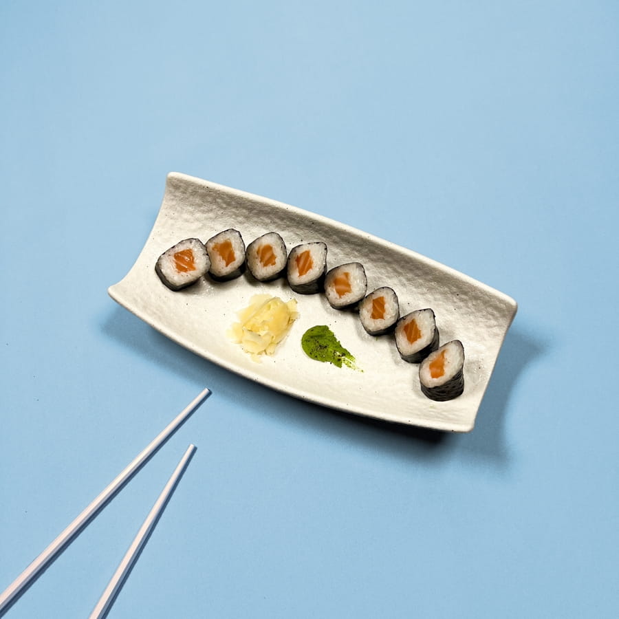 Маки с лососем