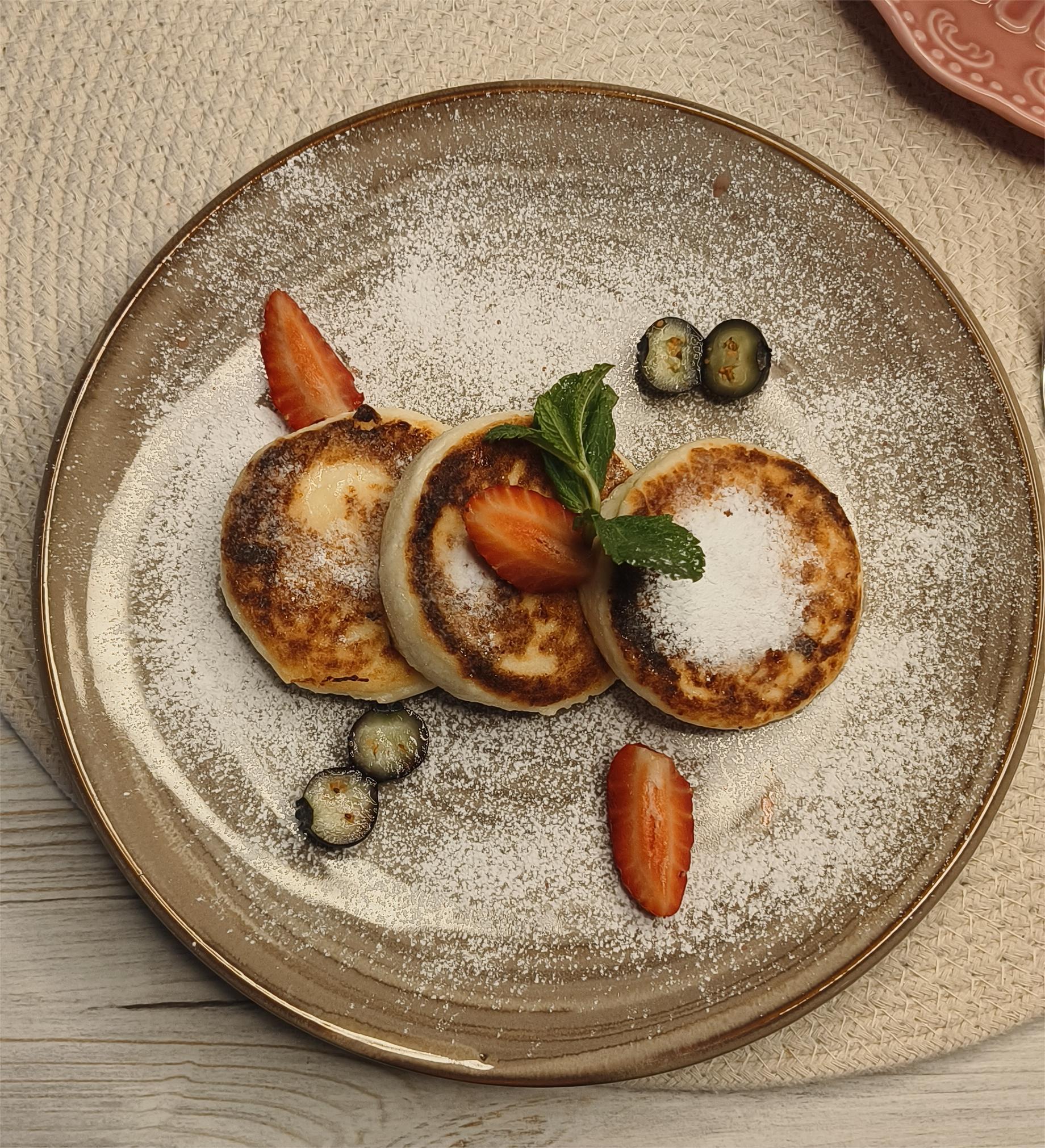 Сырники с ягодами или фруктами