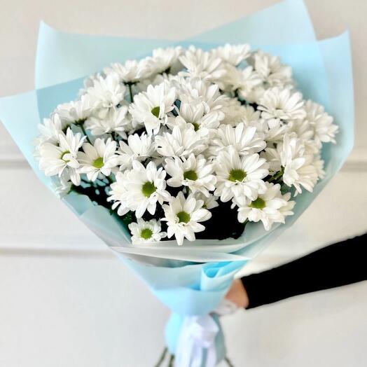 Букет «Ромашка» из ромашковидных кустовых хризантем