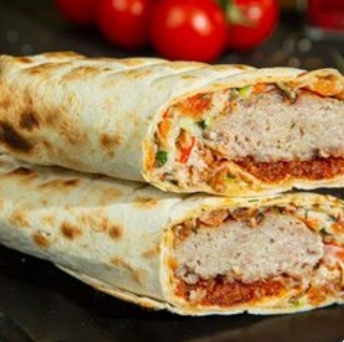 Шаурма на мангале с люля-кебаб куриная