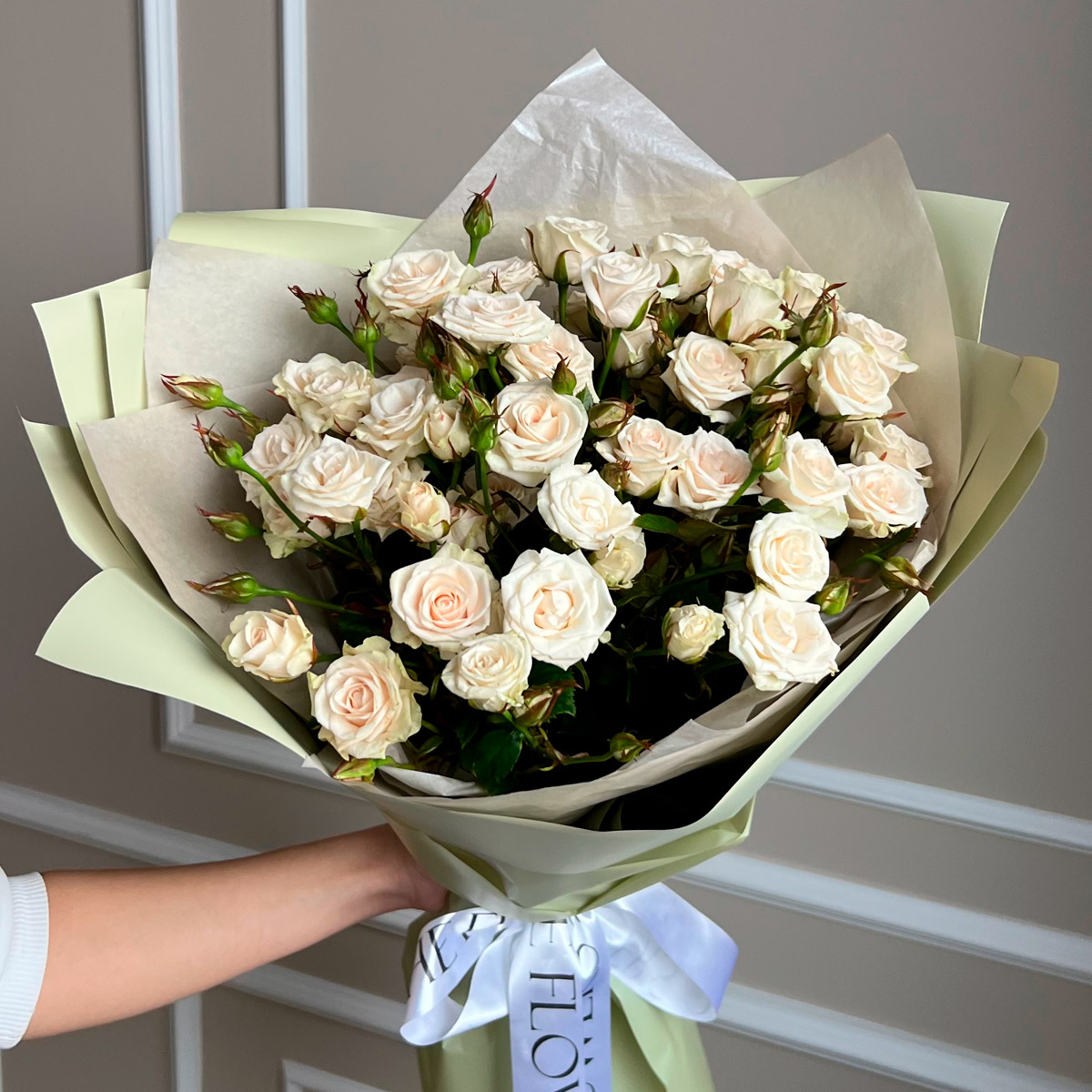 Моно букет из кустовых роз 83(предзаказ)