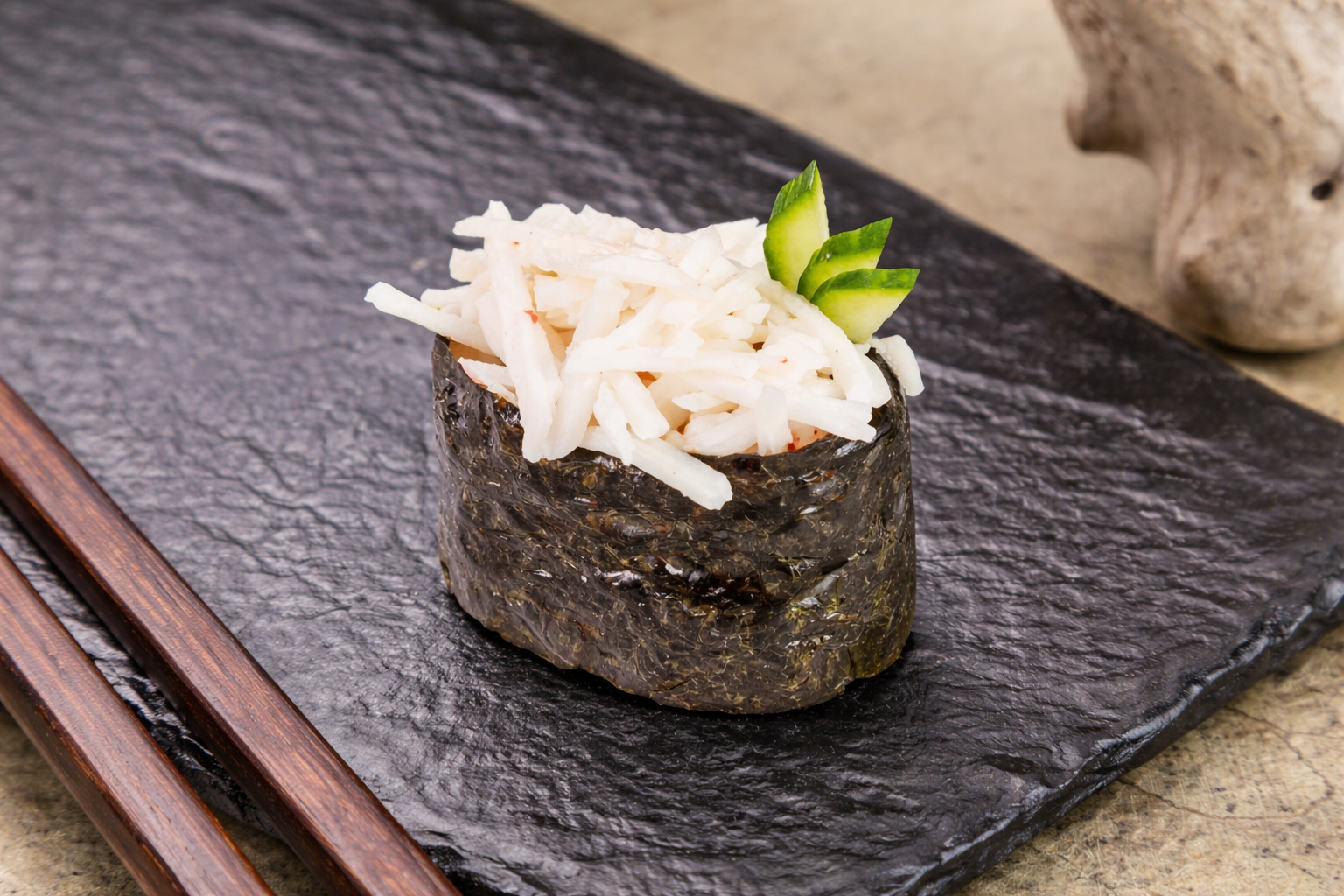 Гункан с крабом