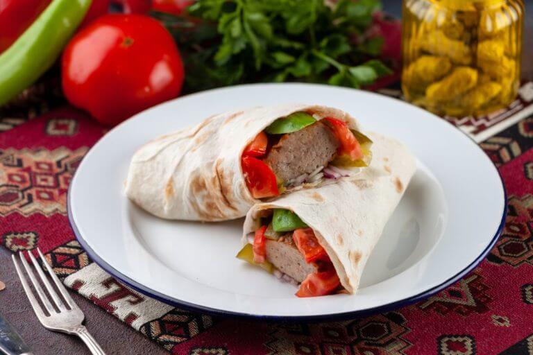 Люля – кебаб мясной в лаваше
