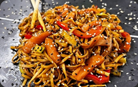 Вок с лососем (острый)