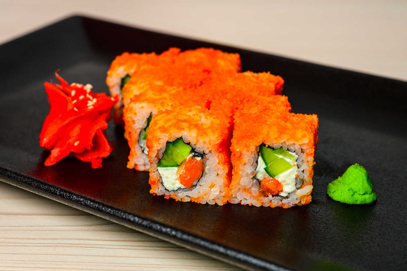 Ролл Калифорния с лососем