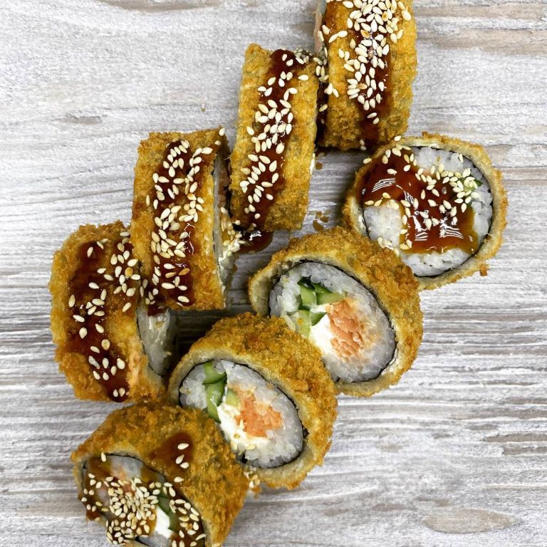 Жареный с лососем 8 шт