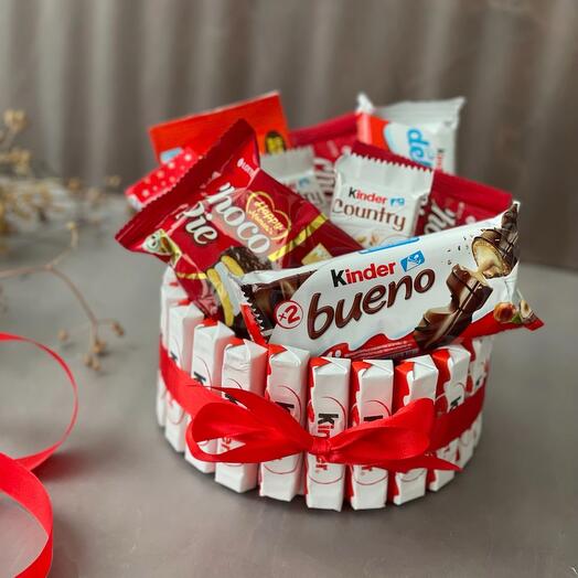 Сладкий набор подарок из киндеров