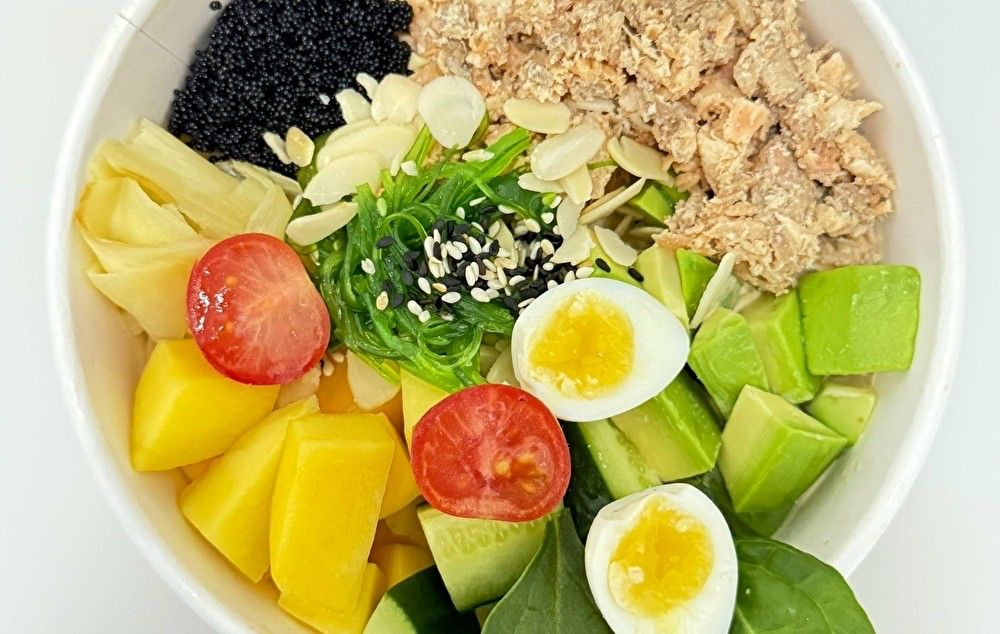 Поке с жареным лососем маленький